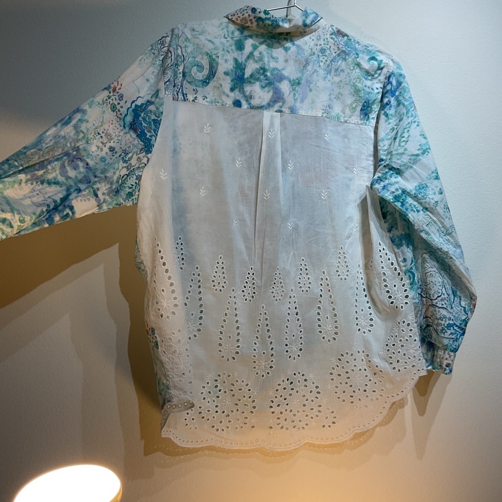 Chico's Blue Relaxed Button Down Shirt with Dress Collar And Eyelets Size 3 - Picture 12 of 13